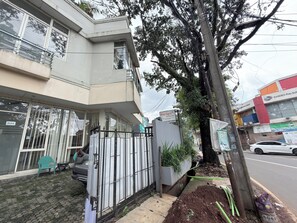 Exterior - Guesthouse Anggrek BSD (Tangerang Selatan)
