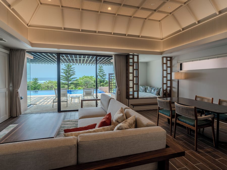 Vila, sacada, vista parcial para o oceano (with Daybed, includes Lounge Access) | Edredons de pluma, cofres nos quartos, cortinas blackout