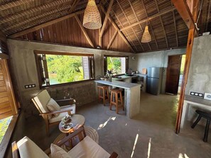Fridge, stovetop, electric kettle, cookware/dishes/utensils - Beach Bungalow_Free Airport Pickup+Online Support (Anjiabe)