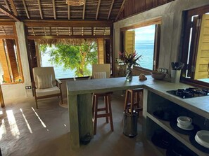 Fridge, stovetop, electric kettle, cookware/dishes/utensils - Beach Bungalow_Free Airport Pickup+Online Support (Anjiabe)