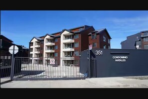 Exterior - Patagonia Big Family Apart for 7 + BBQ + HotPool (Puerto Natales)