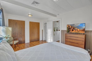 2 bedrooms, iron/ironing board, WiFi, bed sheets - Walk to Uptown Sedona / Hot Tub + Views / Quiet (Sedona)