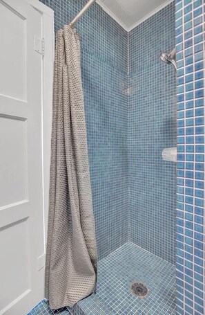 Shower, hair dryer, towels, soap - Walk to Uptown Sedona / Hot Tub + Views / Quiet (Sedona)