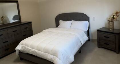 Ameera's Place Charming 3-bedroom house in beautiful Gallup with AC