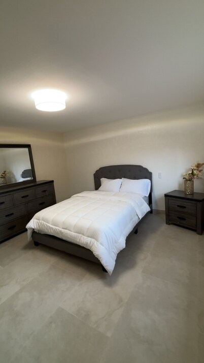 Ameera's Place Charming 3-bedroom house in beautiful Gallup with AC
