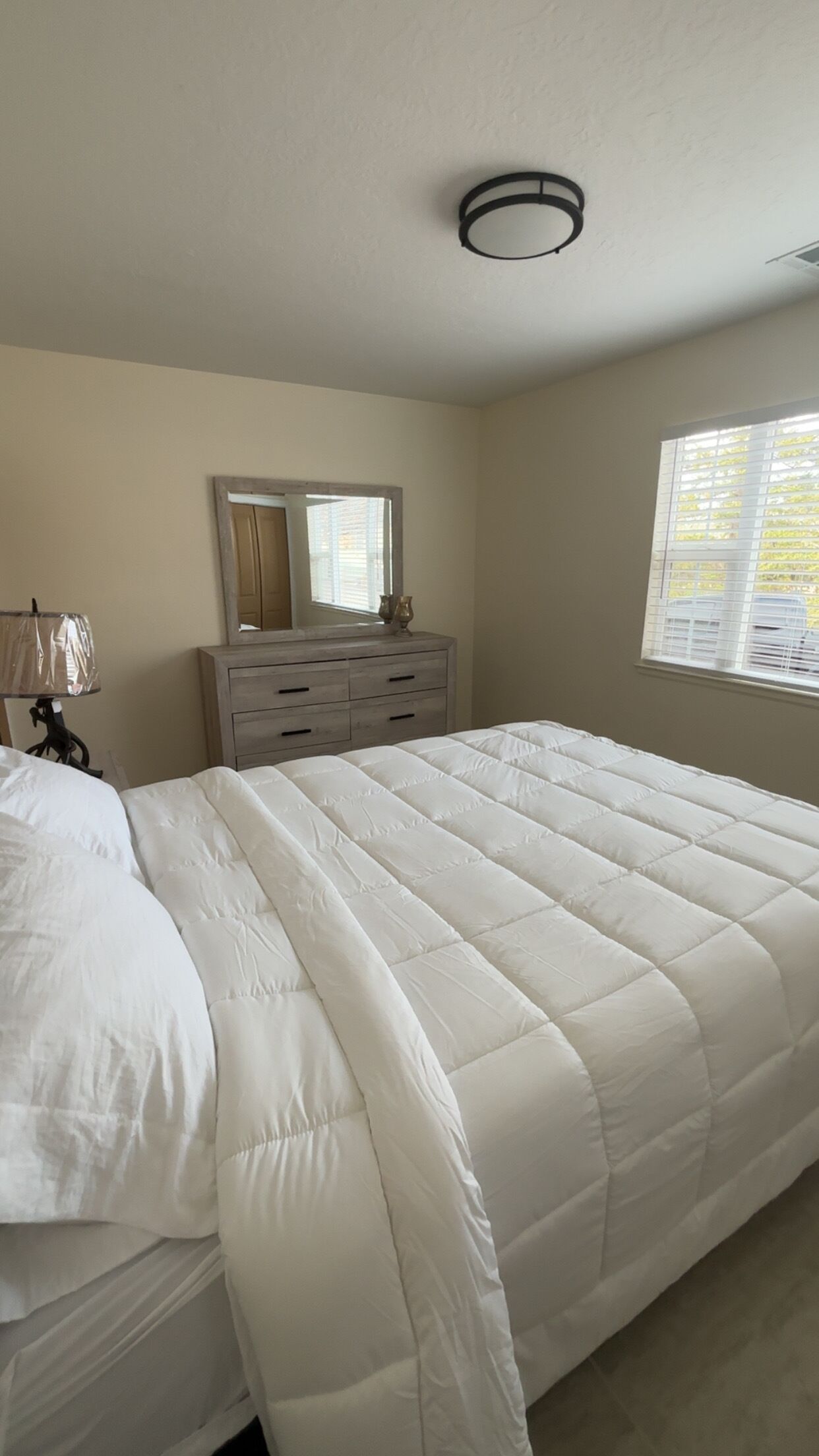 3 habitaciones, tabla de planchar con plancha, wifi y ropa de cama 