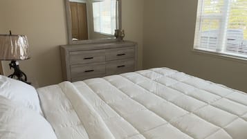 3 habitaciones, tabla de planchar con plancha, wifi y ropa de cama