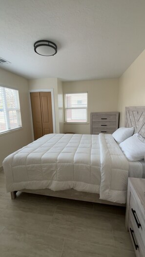 3 bedrooms, iron/ironing board, WiFi, bed sheets