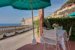 Outdoor dining - VILLA FLORA - Villa Flora - Mono 3 (Capoliveri)