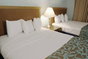 2 bedrooms, iron/ironing board, free WiFi, bed sheets - 2BR 2BA Deluxe Stay w/Pool near Theme Parks (Orlando)