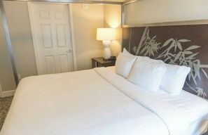 2 bedrooms, iron/ironing board, free WiFi, bed sheets - 2BR 2BA Deluxe Stay w/Pool near Theme Parks (Orlando)