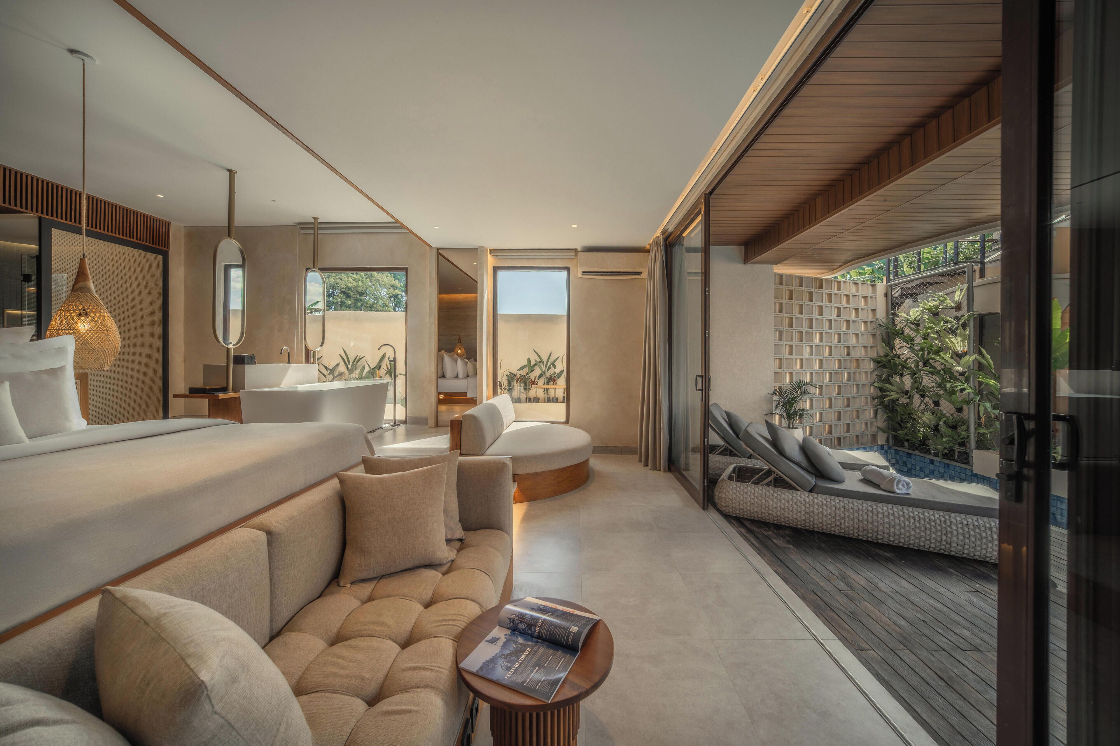 Grand Suite Room with Lagoon Access