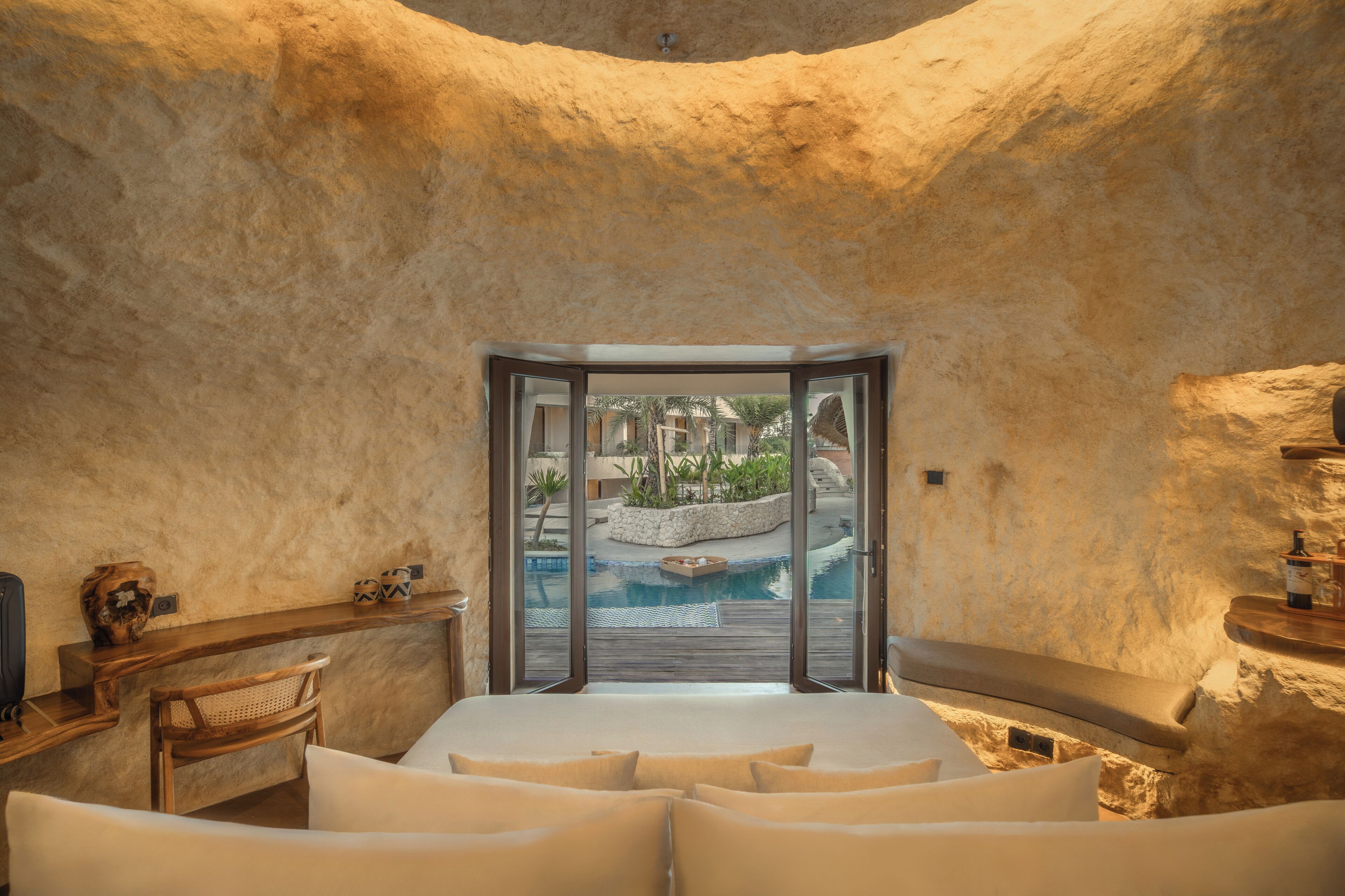 Suite Room with Pool View | Spa