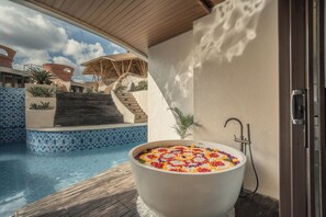 Habitación básica doble | Piscina