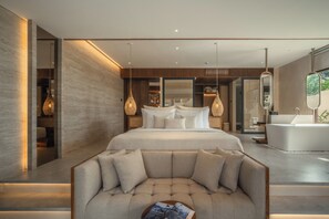 Grand Suite Room with Lagoon Access | Biancheria da letto di alta qualità, minibar, Wi-Fi gratuito