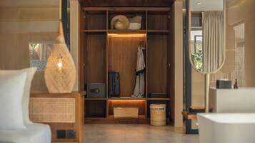 Grand Suite Room with Lagoon Access | Premium bedding, minibar, free WiFi