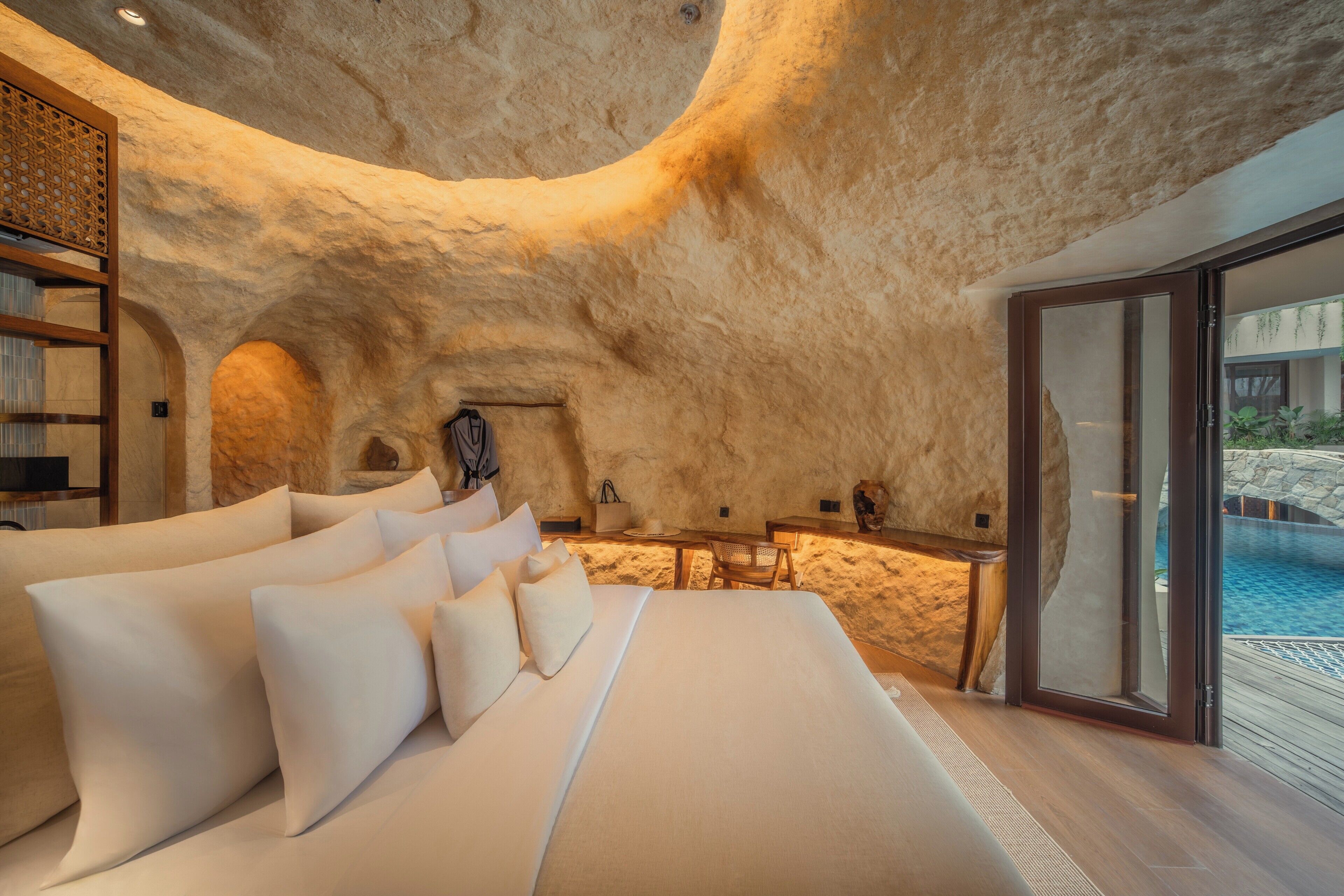 1 Bedroom Plunge Pool with Lagoon Access | Premium bedding, minibar, free WiFi, bed sheets