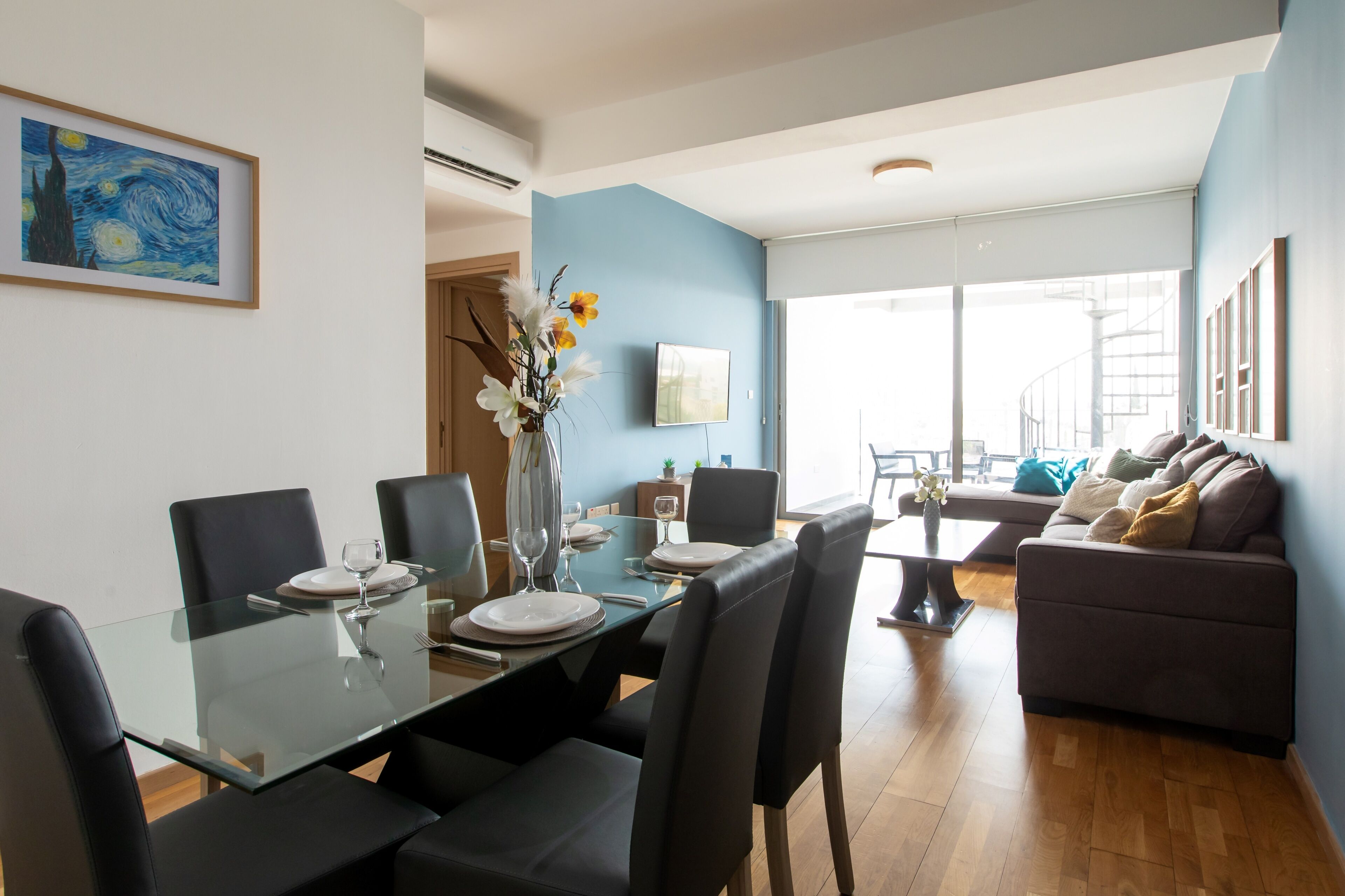 Appartamento, 2 camere da letto, cucina, vista città | Pasti in camera
