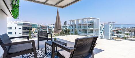 Appartement, 2 chambres, cuisine, vue ville | Terrasse/Patio