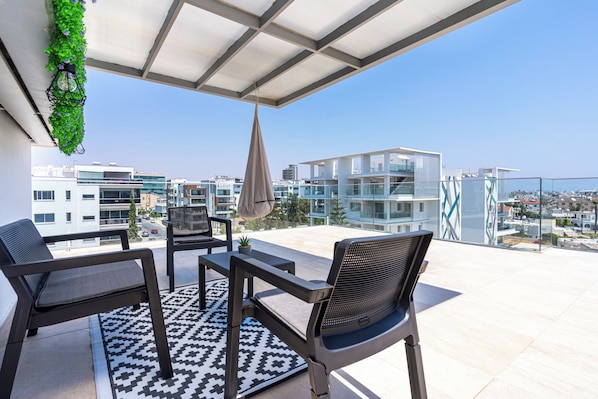 Apartment, 2 Bedrooms, Kitchen, City View | Terrace/patio
