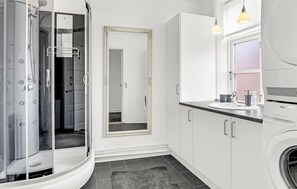 Shower - 5 bedroom beautiful apartment in Rønne (Rønne)