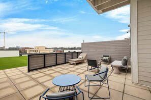 One-Bedroom | Terrace/patio