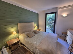 2 bedrooms, free WiFi - Beautiful sea view, swiming pool, beaches (ST MANDRIER SUR MER)