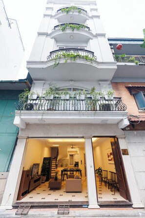 Exterior - Beloved Summer - 4BR Cozy & Peaceful with Elevator (Hà Nội)