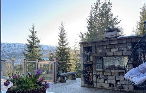 Awesome home in Stryn with house a mountain view
