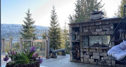Awesome home in Stryn with house a mountain view
