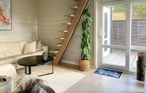 TV, fireplace - Awesome home in Stryn with house a mountain view (Stryn)