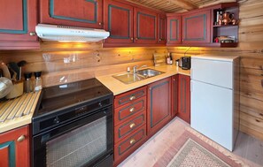 Kühlschrank, Wasserkocher mit Kaffee-/Teezubehör