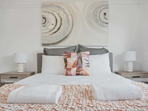 Room - Vale Road Studio Two | 3 Minutes to CBD (South Bathurst)