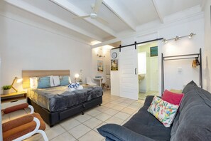 1 bedroom, bed sheets