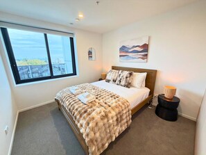 1 bedroom, iron/ironing board, WiFi, bed sheets - Freshly Styled 1 Bedroom in Manchester Street (Christchurch)