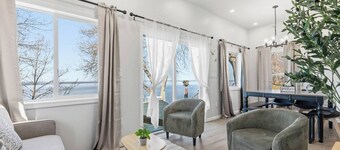 LAKEFrontT! Private Dock! Water toys! Sleeps 17!