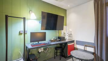 Standard Room | Desk, free WiFi