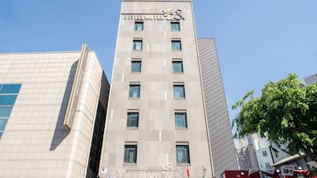 Mặt tiền nơi lưu trú