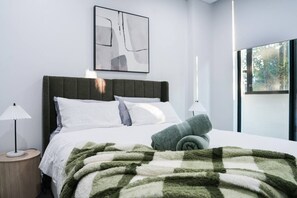 Iron/ironing board, WiFi, bed sheets - A Quiet Urban Retreat in City (Ultimo)