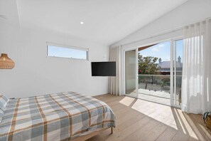 4 bedrooms, iron/ironing board, WiFi, bed sheets - 15A Charteris St, Port Elliot Walk to Horseshoe Bay (Port Elliot)