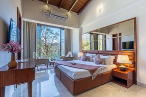 Luxury Apartment | Desk, laptop workspace, iron/ironing board, free WiFi - ALAYA STAYS Lakefront Suite Naukuchiatal (Siloti Pant)