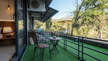 Superior Apartment | Outdoor dining