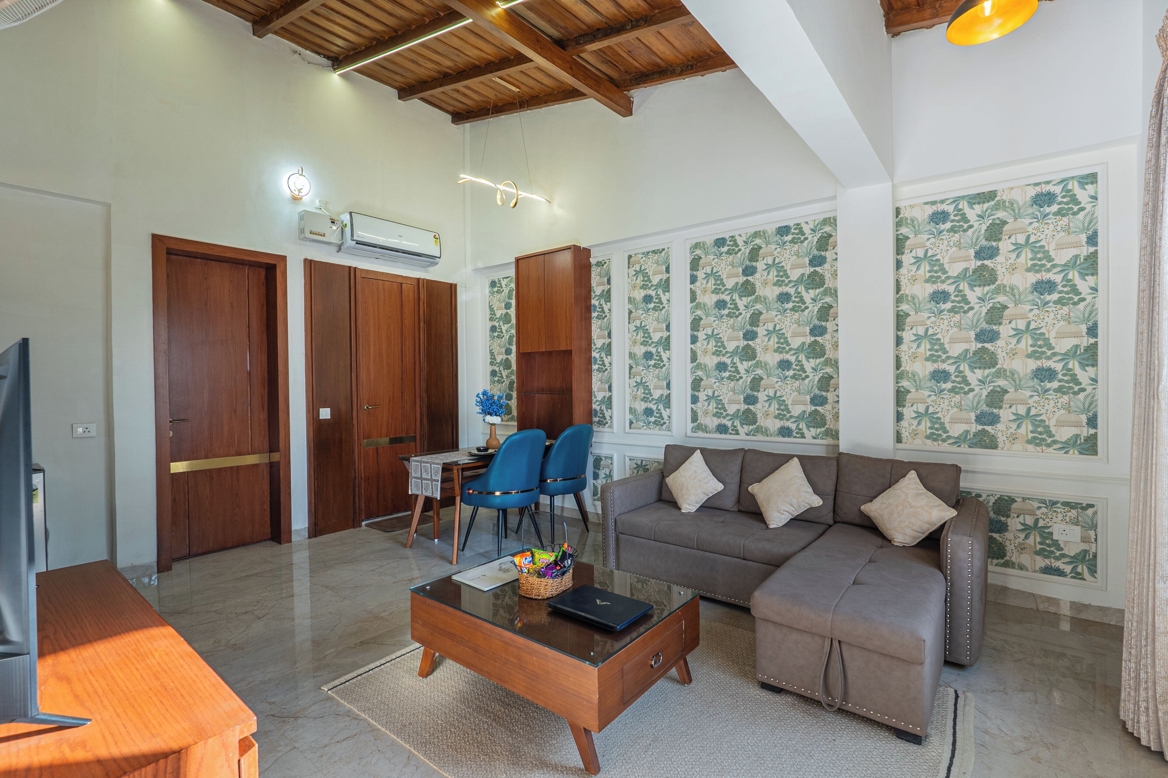 Classic Apartment | Living area