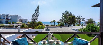 Seawaves 1- BR Apt. by Meneou Beach