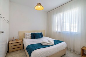 Apartemen, 1 Tempat Tidur Double, dapur, pemandangan laut | Seprai katun Mesir, seprai premium, dan didekorasi berbeda-beda