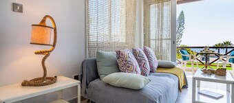 Meneou 海灘旁的 Seawaves 一房公寓