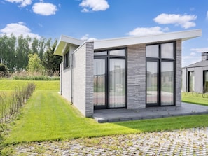 Exterior - Detached house by the Kaag, green and peaceful. (Oud Ade)
