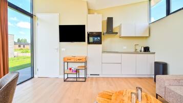 Frigorífico, microondas, placa de cocina y lavavajillas