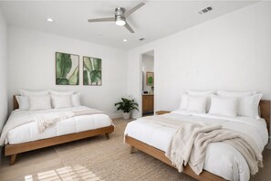 Room - Modern Escape with Private Rooftop & City Views (Dallas)