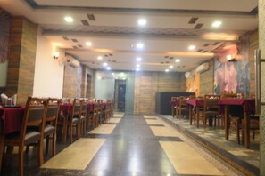 Dining - Hotel O AWA Palace (Arsena)